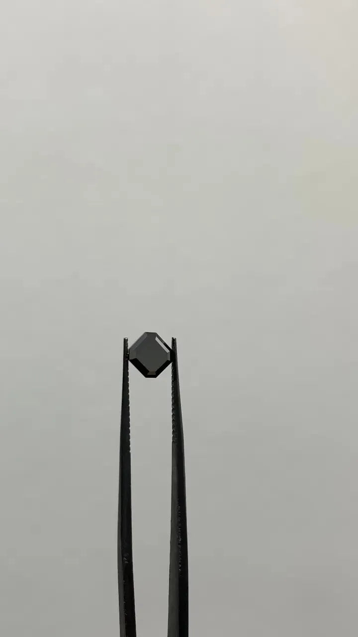 1.21ct Square emerald Natural Diamond (Colour Fancy Black, Clarity VVS2, Cut EX, GIA Certified)